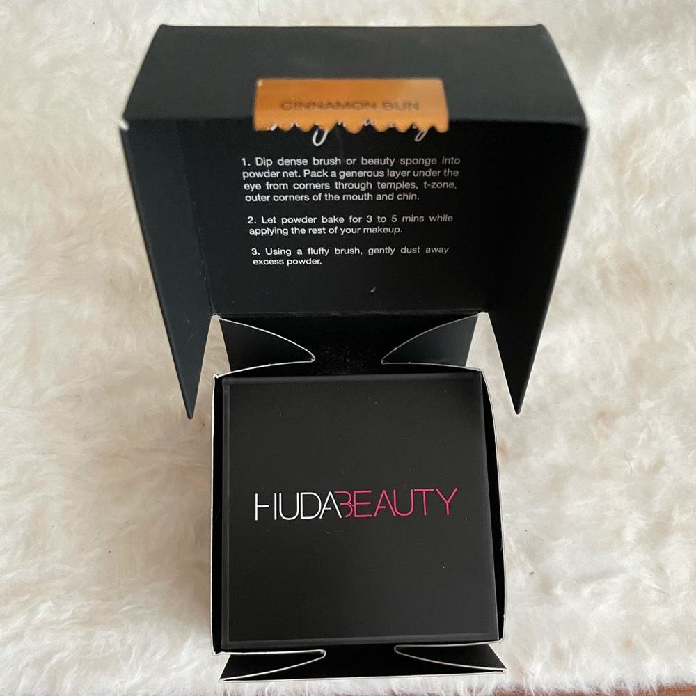 Huda beauty Easy bake loose & Setting powder
